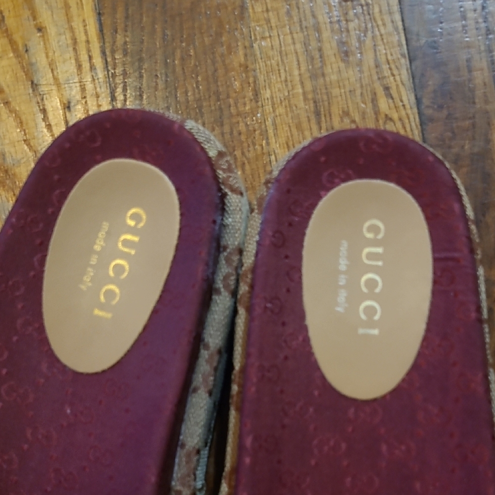 Gucci Beige and Burgundy Logo Slides - Picture 5 of 9